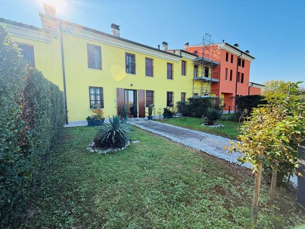 casa indipendente in vendita a Borgo Mantovano