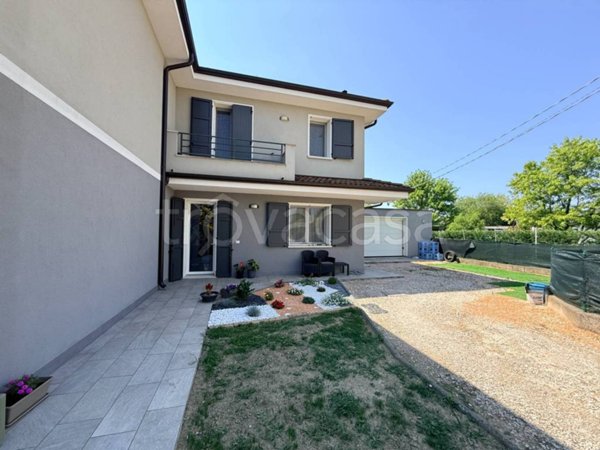 casa indipendente in vendita a Borgo Mantovano in zona Villa Poma