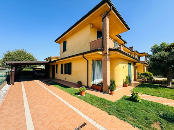 casa indipendente in vendita a Borgo Mantovano in zona Villa Poma