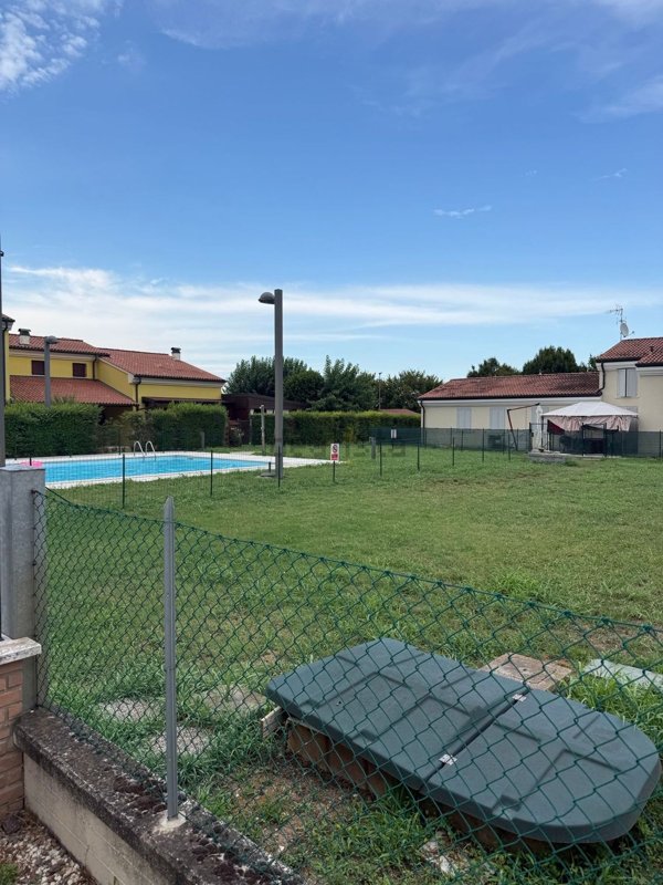 appartamento in vendita a Borgo Mantovano in zona Revere