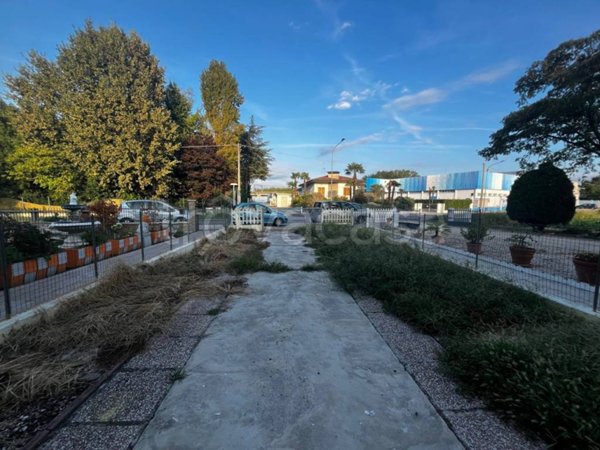 casa indipendente in vendita a Borgo Mantovano in zona Revere