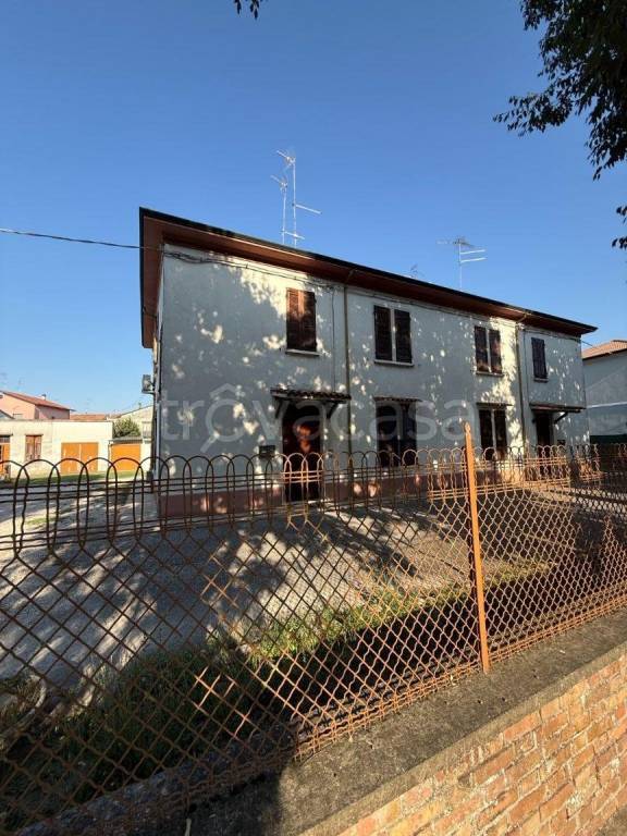 appartamento in vendita a Borgo Mantovano in zona Revere