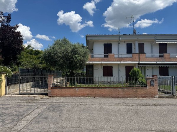 casa indipendente in vendita a Borgo Mantovano in zona Villa Poma