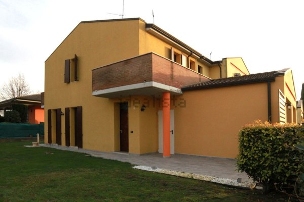 casa indipendente in vendita a Borgocarbonara