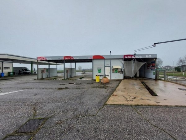 negozio in vendita a Borgocarbonara in zona Carbonara di Po