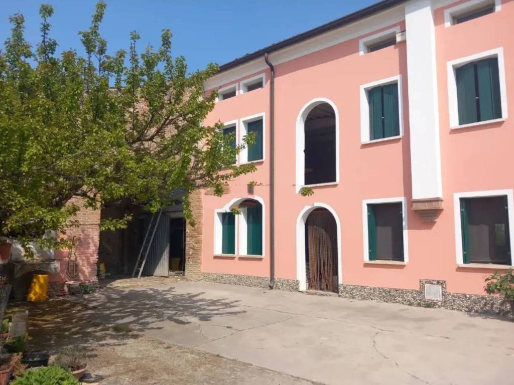 casa indipendente in vendita a Borgocarbonara