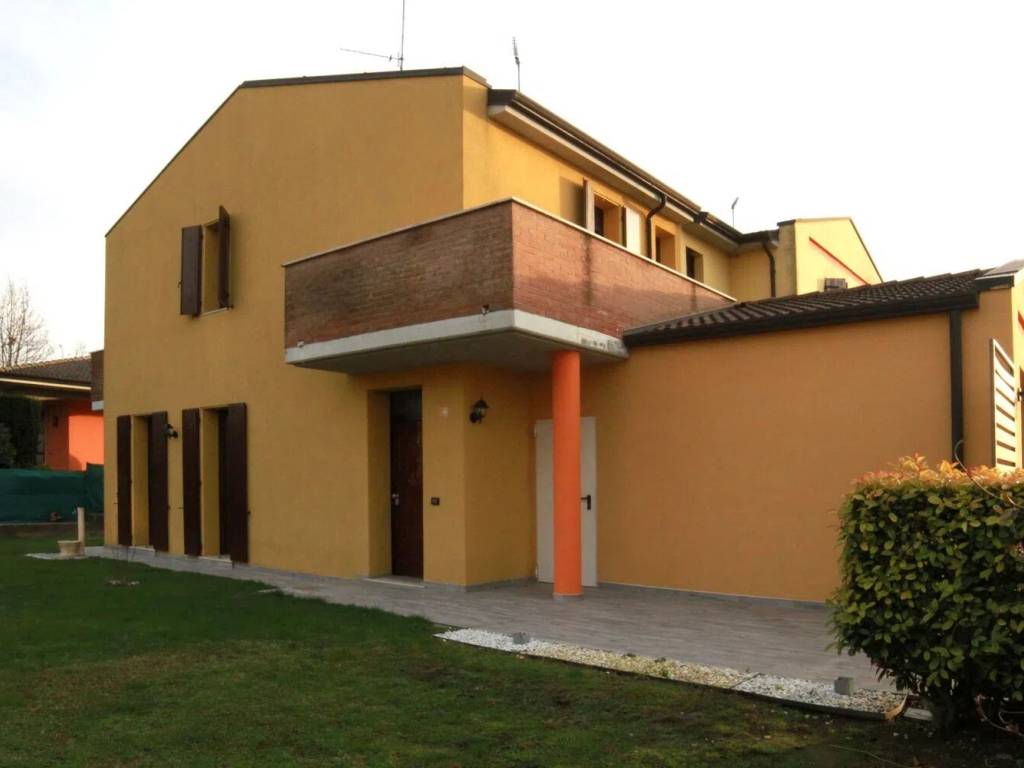 casa indipendente in vendita a Borgocarbonara in zona Borgofranco sul Po
