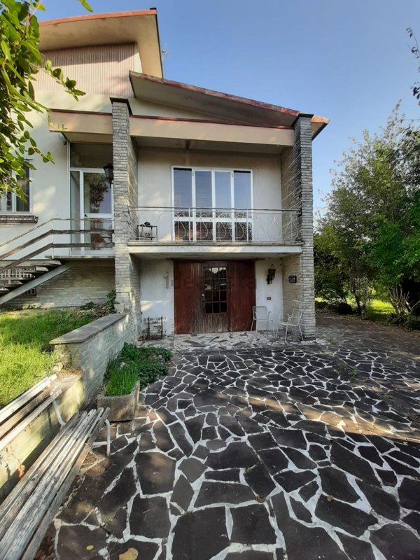 casa indipendente in vendita a Borgocarbonara