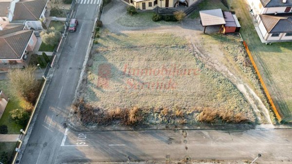 terreno edificabile in vendita a Borgocarbonara in zona Carbonara di Po