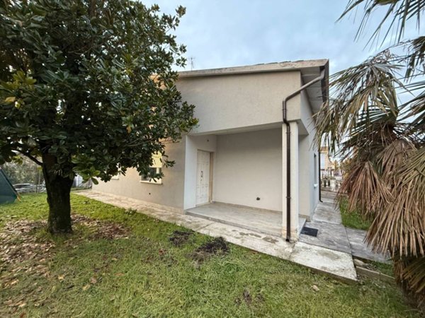 casa indipendente in vendita a Borgocarbonara in zona Borgofranco sul Po