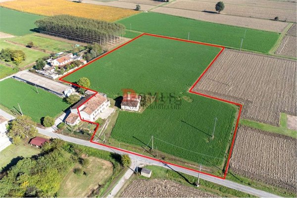 casa indipendente in vendita a Borgocarbonara in zona Borgofranco sul Po