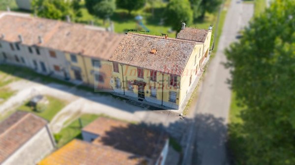 casa indipendente in vendita a Borgocarbonara in zona Borgofranco sul Po