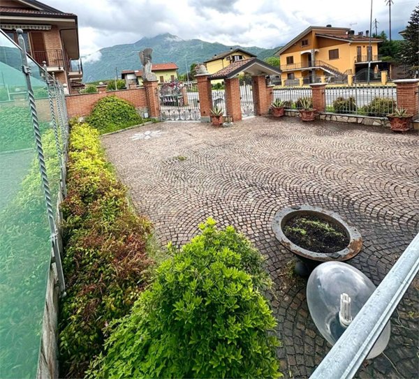 casa indipendente in vendita a Sant'Ambrogio di Torino