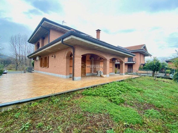 casa indipendente in vendita a Sant'Ambrogio di Torino