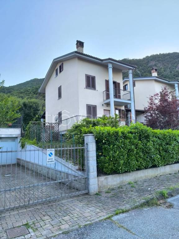 casa indipendente in vendita a Sant'Ambrogio di Torino in zona Bertassi