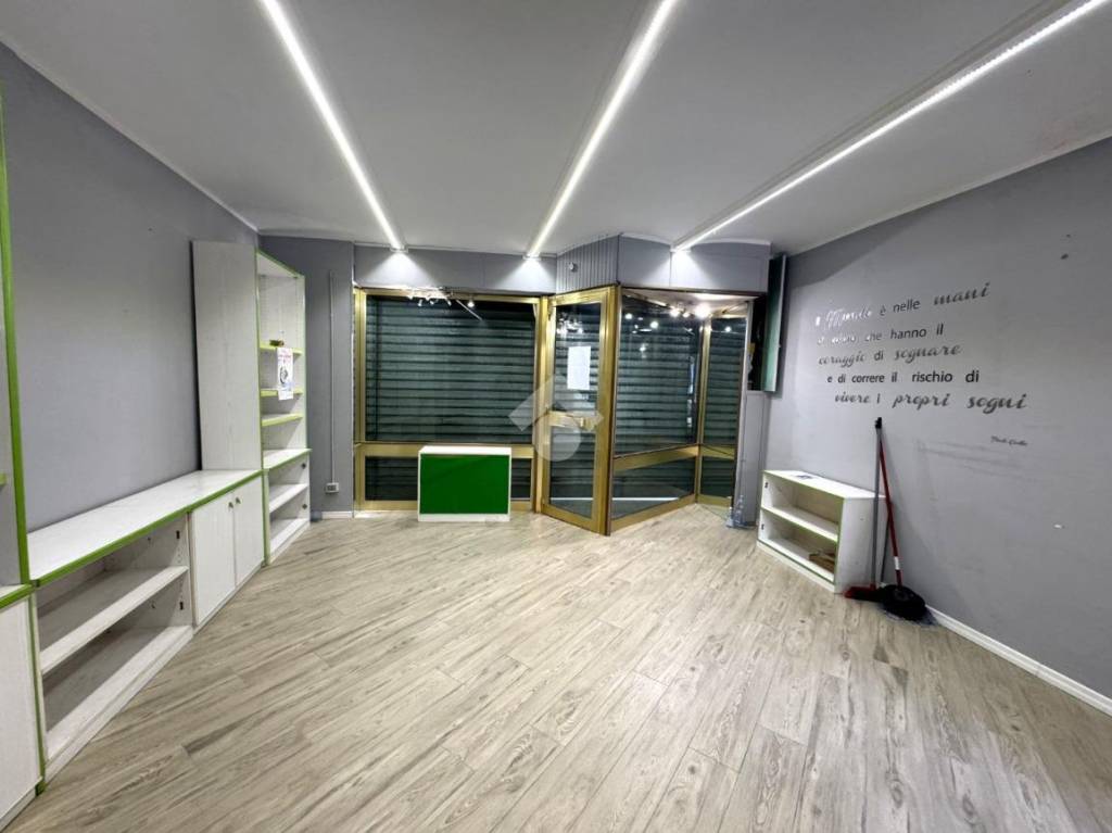 negozio in vendita a Sant'Ambrogio di Torino