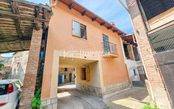 casa indipendente in vendita a Sant'Ambrogio di Torino