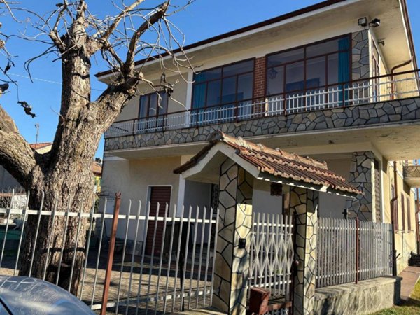casa indipendente in vendita a Sant'Ambrogio di Torino