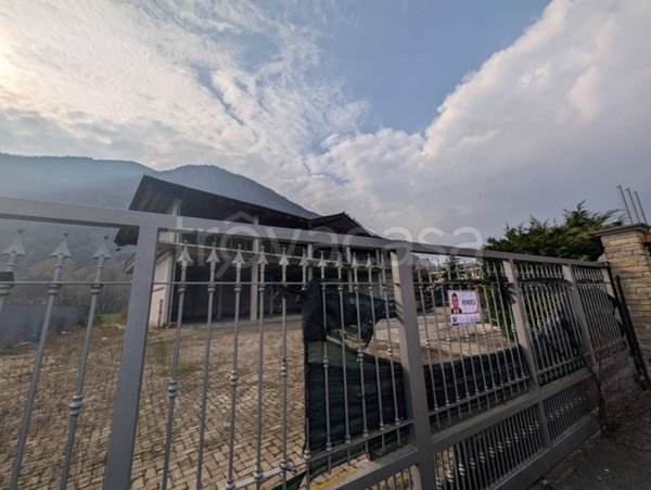 locale commerciale in vendita a Sant'Ambrogio di Torino in zona Bertassi