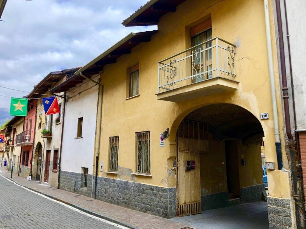 casa indipendente in vendita a Sant'Ambrogio di Torino