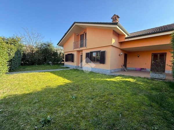 casa indipendente in vendita a Santena