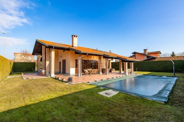 casa indipendente in vendita a Santena