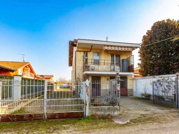 casa indipendente in vendita a Santena