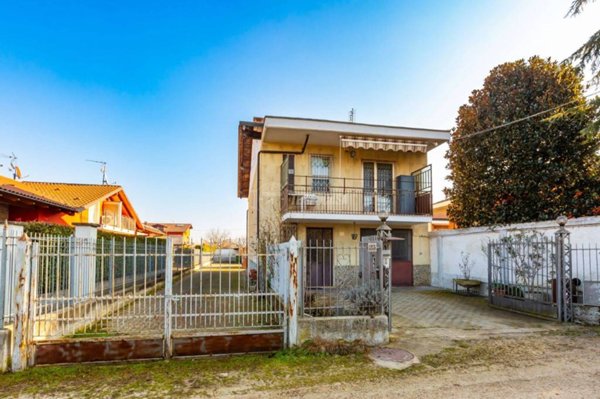 casa indipendente in vendita a Santena