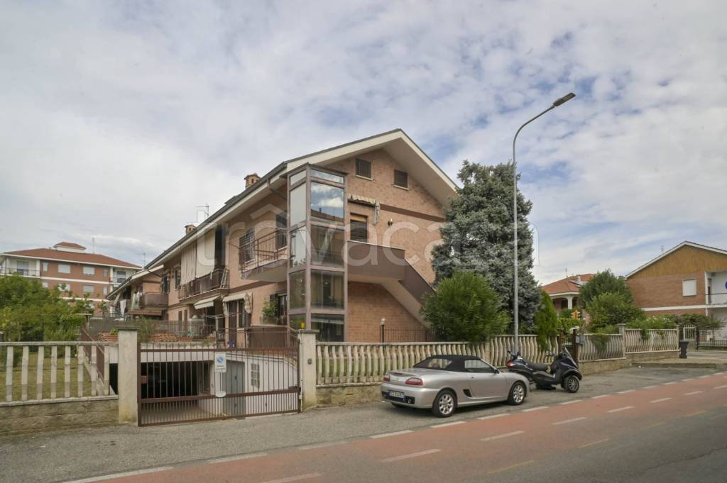 casa indipendente in vendita a Santena