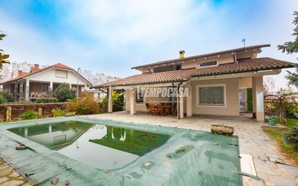 casa indipendente in vendita a Santena