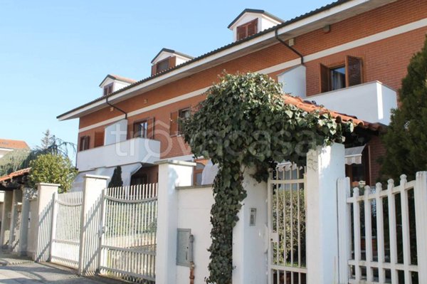 casa indipendente in vendita a Santena