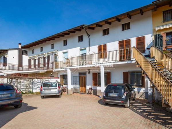 casa indipendente in vendita a Santena