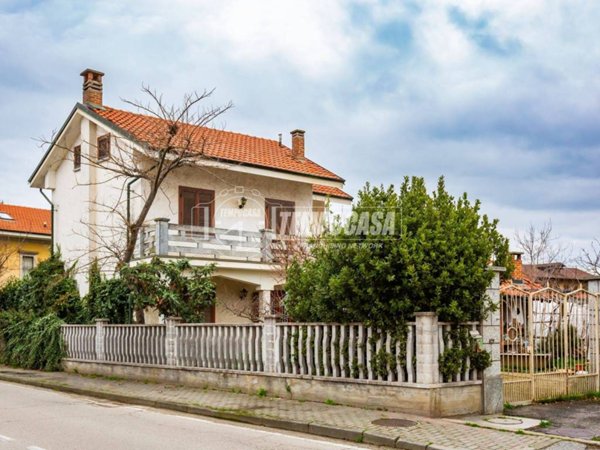 casa indipendente in vendita a Santena