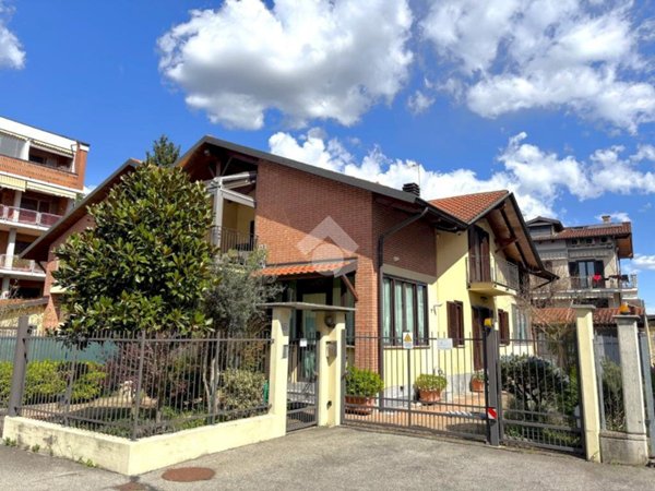 casa indipendente in vendita a Santena in zona Luserna