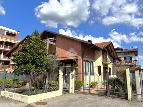 casa indipendente in vendita a Santena in zona Luserna