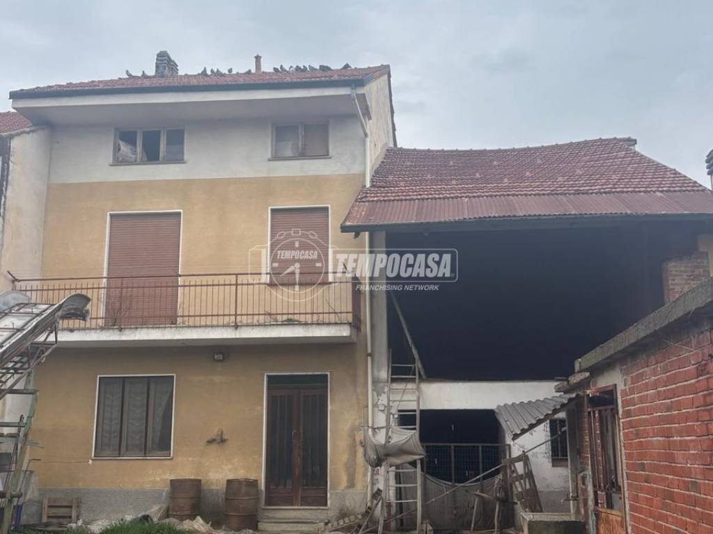 casa indipendente in vendita a Santena in zona Tetti Giro