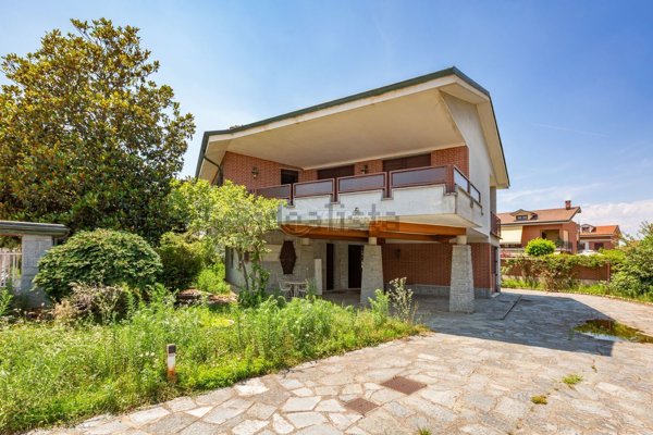casa indipendente in vendita a Santena
