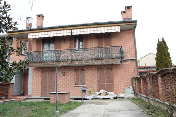 casa indipendente in vendita a Santena