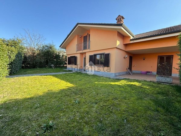 casa indipendente in vendita a Santena