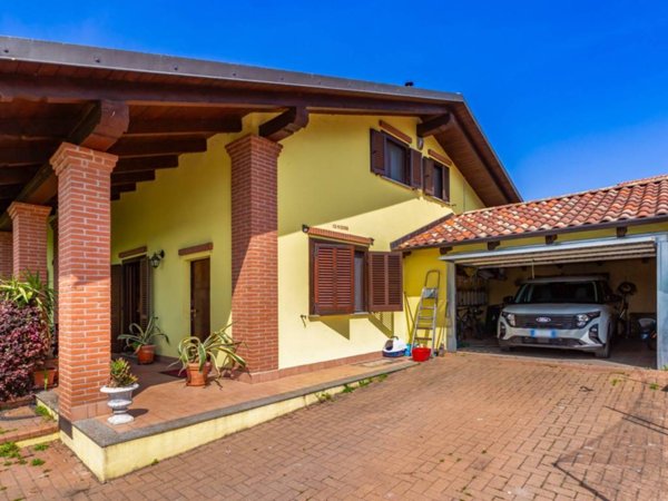 casa indipendente in vendita a Santena