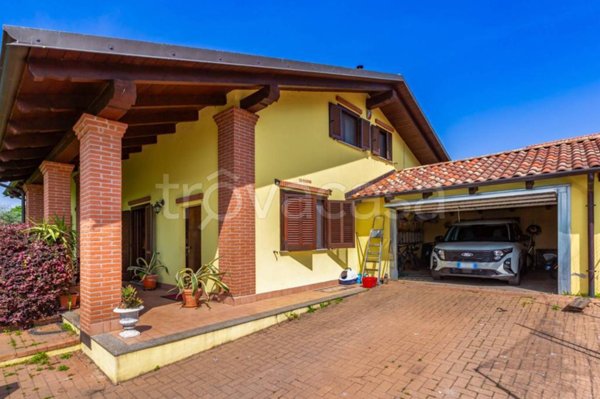 casa indipendente in vendita a Santena