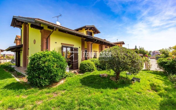 casa indipendente in vendita a Santena