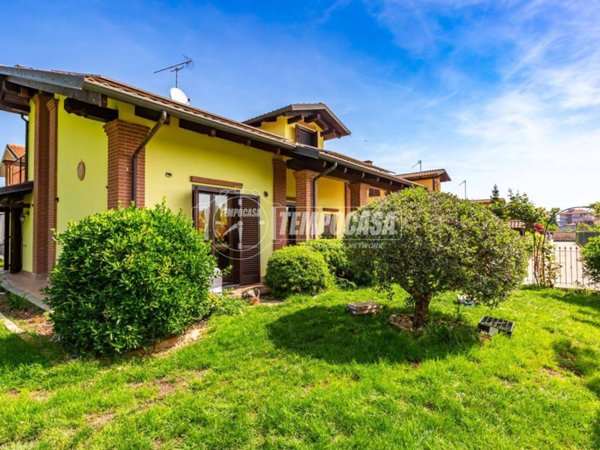 casa indipendente in vendita a Santena