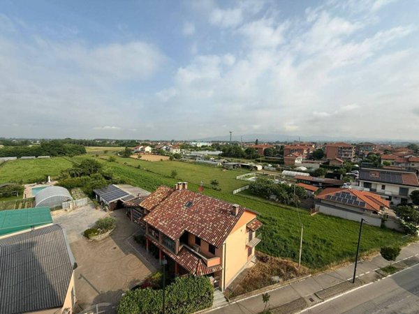appartamento in vendita a Santena in zona Gamenario