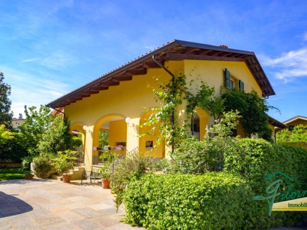 casa indipendente in vendita a Santena