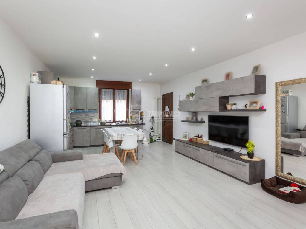 casa indipendente in vendita a Santena