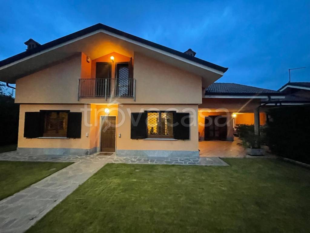 casa indipendente in vendita a Santena
