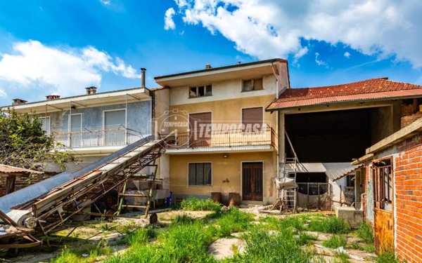 casa indipendente in vendita a Santena in zona Tetti Giro