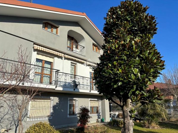 casa indipendente in vendita a Santena