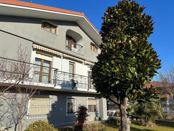 casa indipendente in vendita a Santena